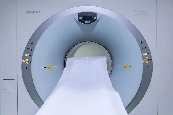 Tomograf komputerowy Siemens Biograph. Badanie może pomóc wykryć nerwiak nerwu słuchowego objawy.