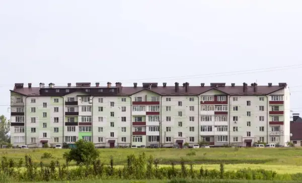 Ile kosztuje mieszkanie w bloku na wsi? Ceny, które zaskakują