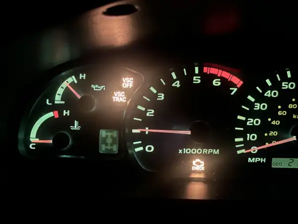 VSC w Toyocie - Jak działa, kontrolka i kiedy wyłączyć?