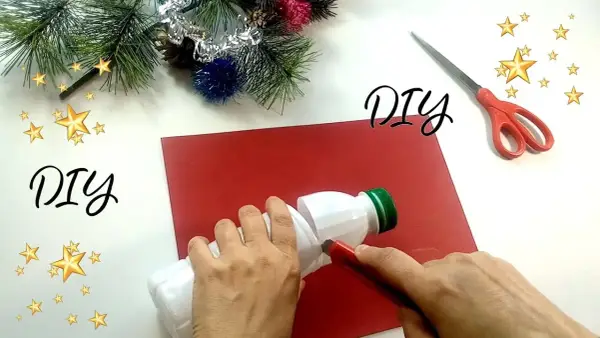 Jak zrobić choinkę z butelki plastikowej - proste kroki i pomysły na dekoracje