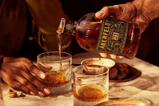 Temperatura whisky: Twój klucz do pełni smaku i ukrytych nut