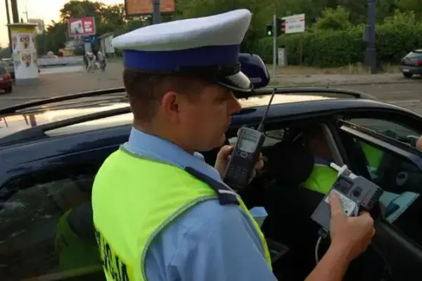 Czy policja może badać alkomatem w domu? Sprawdź swoje prawa i zagrożenia