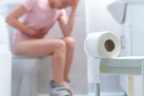 Alweryna i symetykon na ból brzucha i wzdęcia - kiedy ma sens?