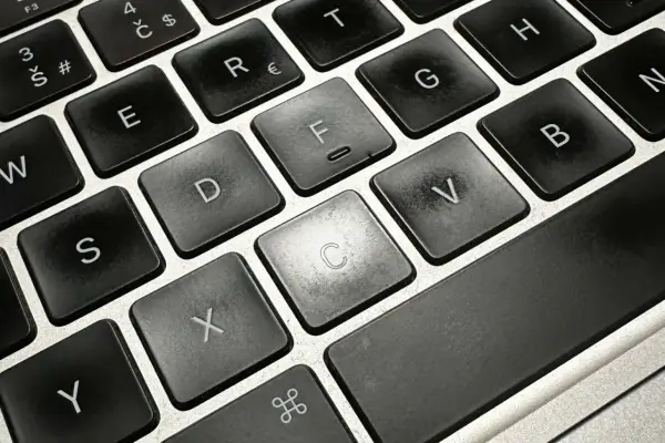 Jak wpisać znak euro (€) na klawiaturze? Windows, Mac, laptop