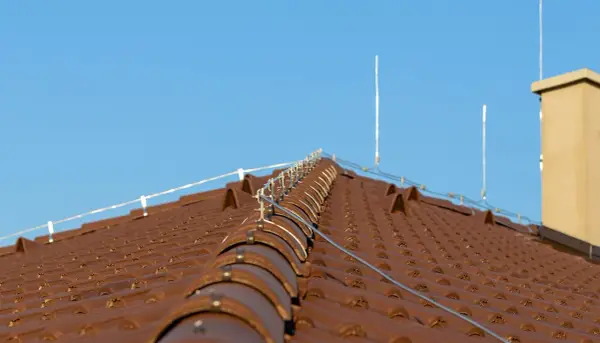 Instalacja odgromowa w domu - kiedy warto i ile kosztuje?