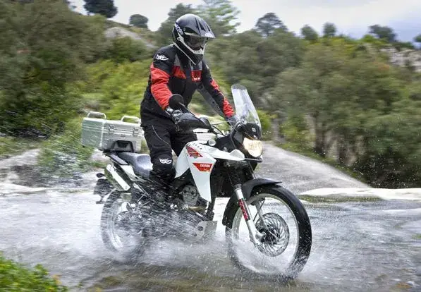 Czy na enduro trzeba mieć prawo jazdy? Oto, co musisz wiedzieć