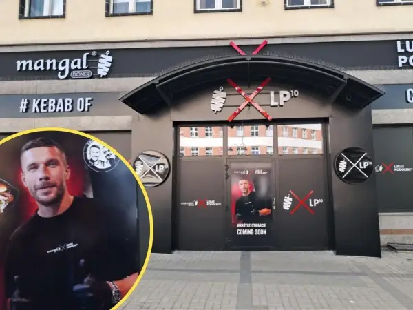 Lukas Podolski zaprasza do swojego lokalu z kebabem. Na fasadzie widnieje logo "LP10" i napis "# KEBAB OF".