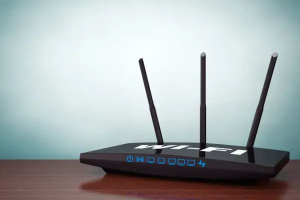 Router Wi-Fi z antenkami. Dowiedz się, jak zmienić nazwę sieci Wi-Fi Orange, aby była bardziej osobista.