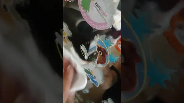 Jak usunąć naklejkę z lustra bez rysowania i zniszczenia powierzchni