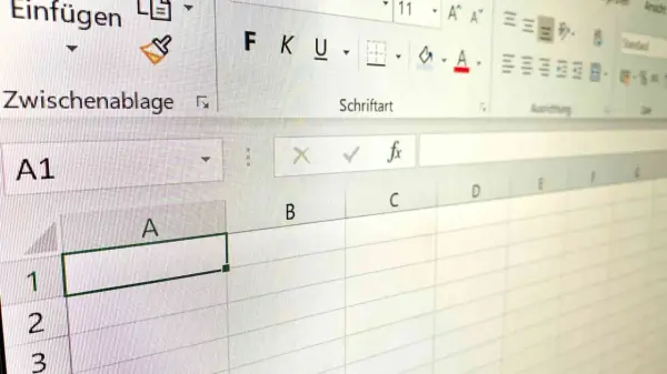 Excel-Tabelle zeigt Zelle A1. Hier kann man den datum monat als zahl eingeben, um den Überblick zu behalten.