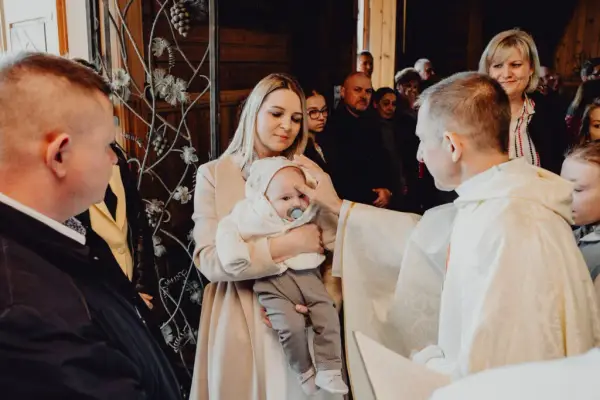 Fotograf na chrzciny: Ile kosztuje i jak wybrać mądrze?
