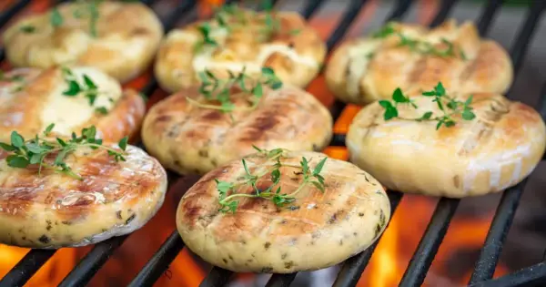 Halloumi z grilla – idealny ser, zero błędów. Sprawdź!