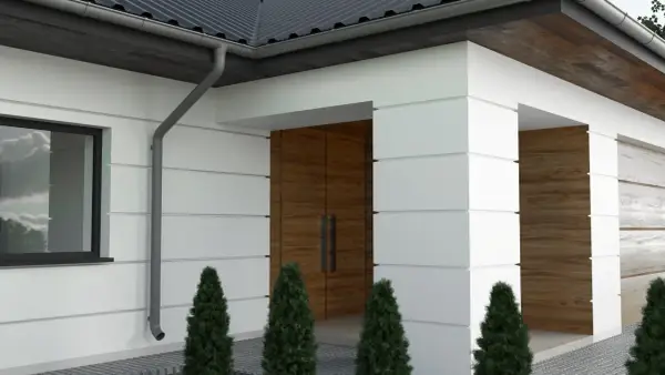 Nowoczesna elewacja z białym tynkiem i drewnianymi akcentami. Charakterystyczne boniowanie na elewacji podkreśla geometryczne kształty budynku.
