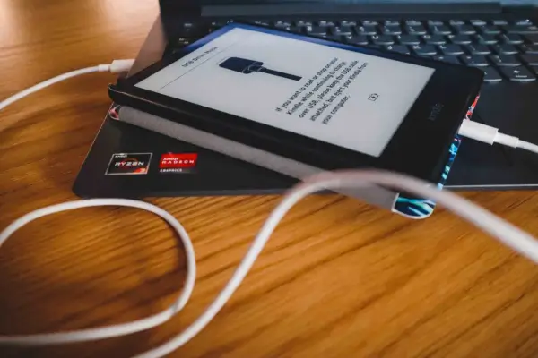 Kindle - Jak wgrać e-booki? Email, USB, Send to Kindle i więcej