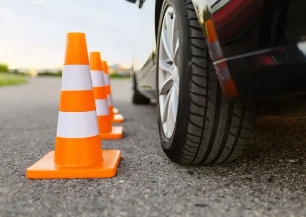 Baza pytań na prawo jazdy: ile pytań i jak zdać egzamin?