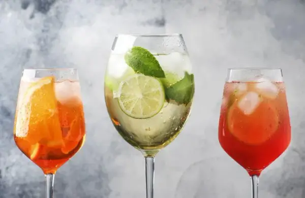 Aperol spritz drink – prosty przepis na orzeźwiający koktajl idealny na lato