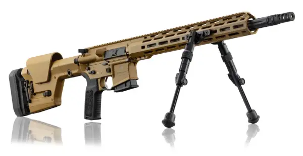 Fusil tactique Schmeisser, couleur sable, calibre 223 Remington, avec bipied.