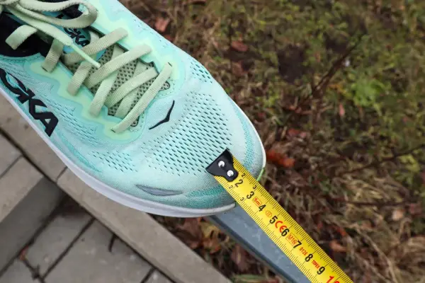 Miętowy but Hoka z miarką. Czy to ta am shoe company co to za firma?