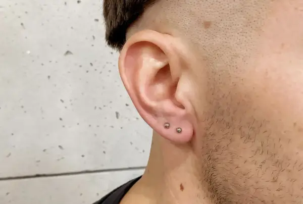 Upper Lobe - Przekłucie, które porządkuje ucho?