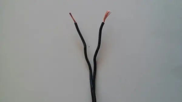 Który kabel to plus w zasilaczu - Nie daj się zmylić kolorom