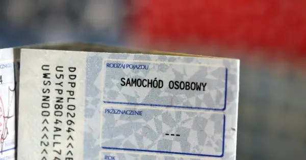 Dowód rejestracyjny samochodu osobowego. Pytanie: czy płaci się jeśli auto nie przejdzie przeglądu?