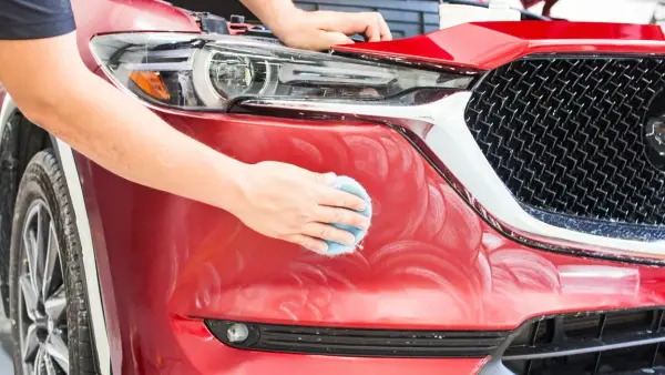 Jak myć auto z woskiem? Przedłuż trwałość i połysk lakieru!