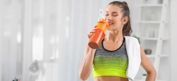 Shake proteinowy przed czy po treningu – co wybrać dla lepszej regeneracji?