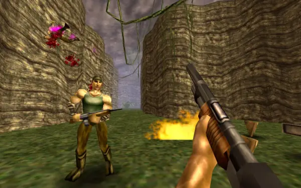 Turok walczy z wrogami w dżungli, strzelając z broni.
