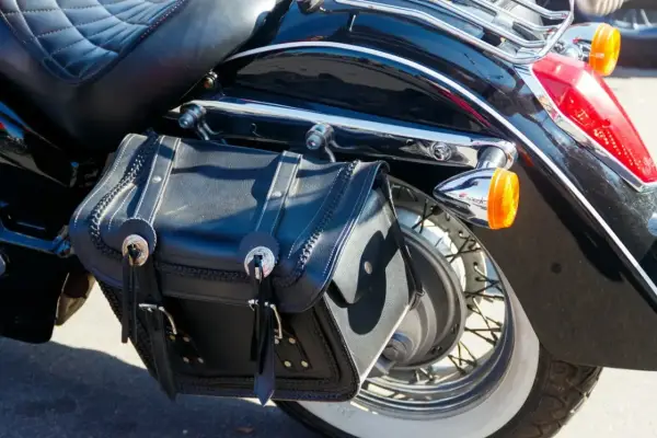 Montaż sakw motocyklowych: Bezpieczeństwo i stabilność krok po kroku