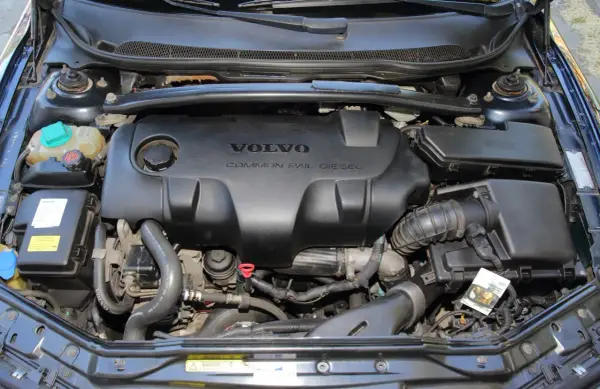 Silnik Volvo 2.4 D5 - Czy warto kupić? Usterki i serwis