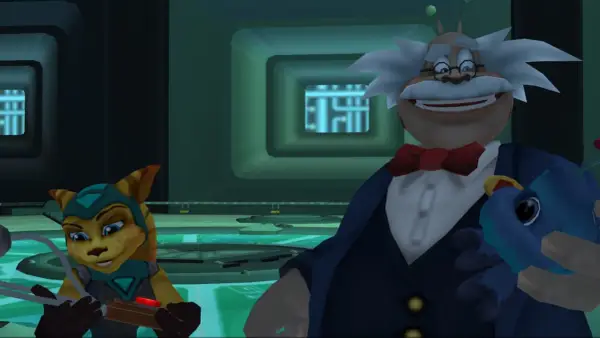 Ratchet i Clank w towarzystwie szalonego naukowca, który trzyma niebieską zabawkę.