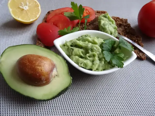 Domowe guacamole - idealny przepis, który nie ciemnieje!