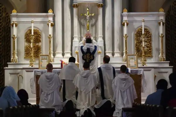 Msza trydencka ile trwa? Odkryj długość i znaczenie liturgii
