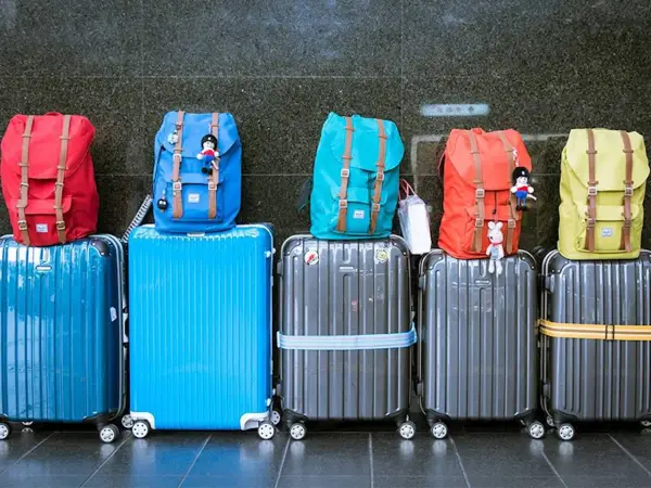 Jakie walizki polecacie – wybierz najlepsze modele na każdą podróż