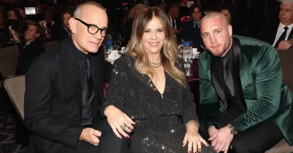 Tom Hanks z żoną Ritą Wilson i synem Chesleyem. Ile dzieci ma Tom Hanks? Czworo.