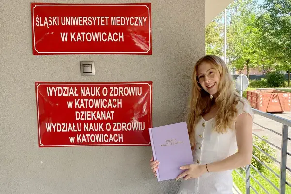 Ile zarabia pielęgniarka z magistrem - Czy sam dyplom wystarczy?