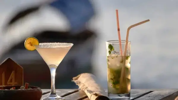 Kto robi drinki? Poznaj tajemnice pracy barmana i jego sztuki