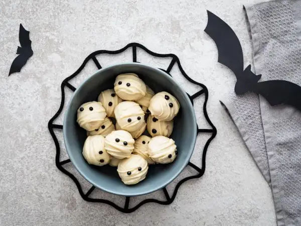 Jak zrobić przekąski na Halloween, które zachwycą gości i dzieci