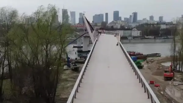 Ile kosztowała kładka Trzaskowskiego? Zaskakujące wydatki na most