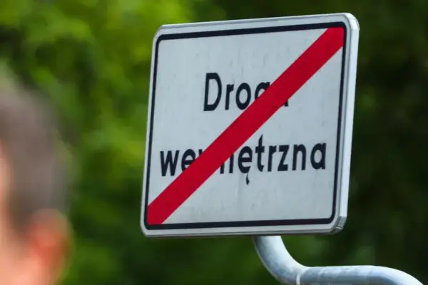 Co znaczy droga wewnętrzna? Zrozumienie jej roli i przepisów