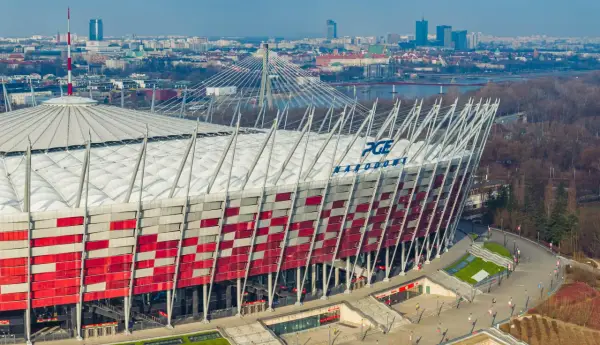 Ekstraklasa – Jak kursy bukmacherskie odzwierciedlają szanse drużyn na mistrzostwo?
