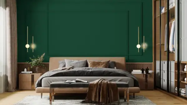 Elegancka sypialnia w butelkowej zieleni i drewnie. Miękkie łóżko, stylowe lampy i otwarta garderoba tworzą przytulną atmosferę.
