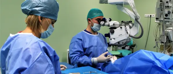Jak długo boli oko po operacji zaćmy? Oczekiwane objawy i czas trwania