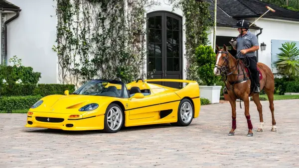 Ferrari F50 - Dlaczego ten supersamochód jest legendą?