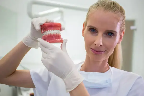 Ile zarabia dentysta w Polsce? Prawda o zarobkach stomatologa