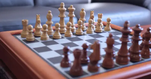 Jak wykorzystać potencjał szachowego laufra? 5 strategii: poznaj je
