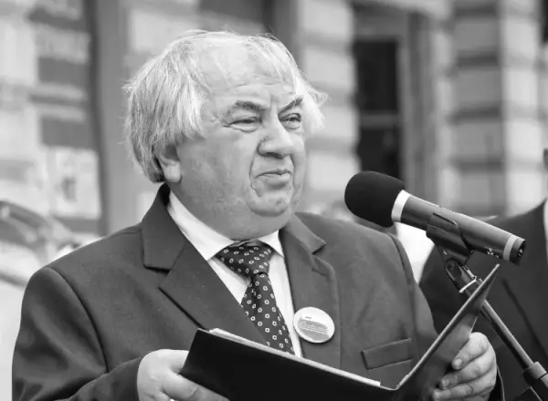 Stanisław Dziedzic: wybitny historyk literatury i animator kultury Krakowa
