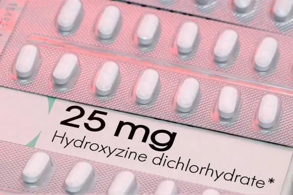 Hydroksyzyna 25 mg - Kiedy pomaga na świąd i jak ją stosować?