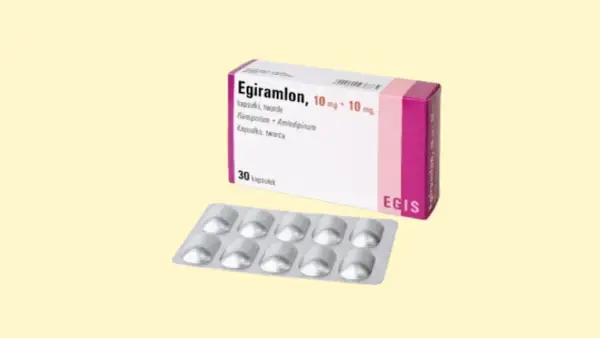 Opakowanie leku Egiramlon 10 mg + 10 mg, zawierające 30 kapsułek w blistrze.