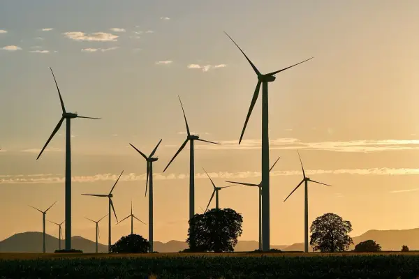 Ile zarabia turbina wiatrowa? Sprawdź zaskakujące wyniki i możliwości